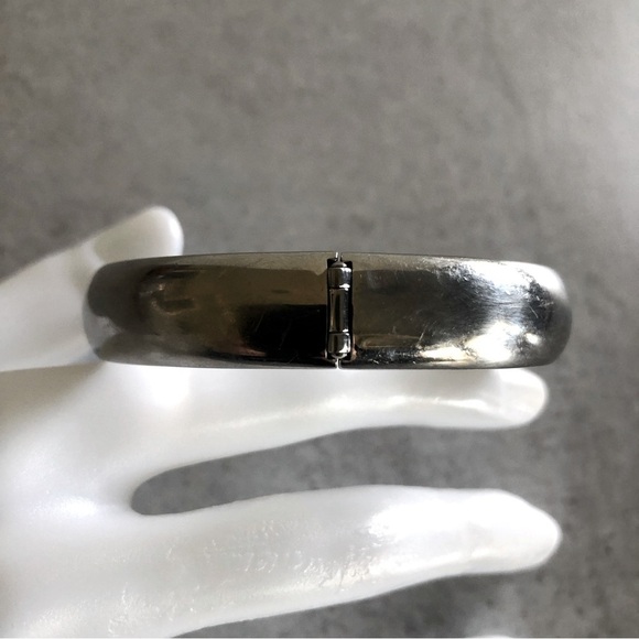 EDFORCE Silver Stainless Steel Hinged Bangle - Picture 8 of 11